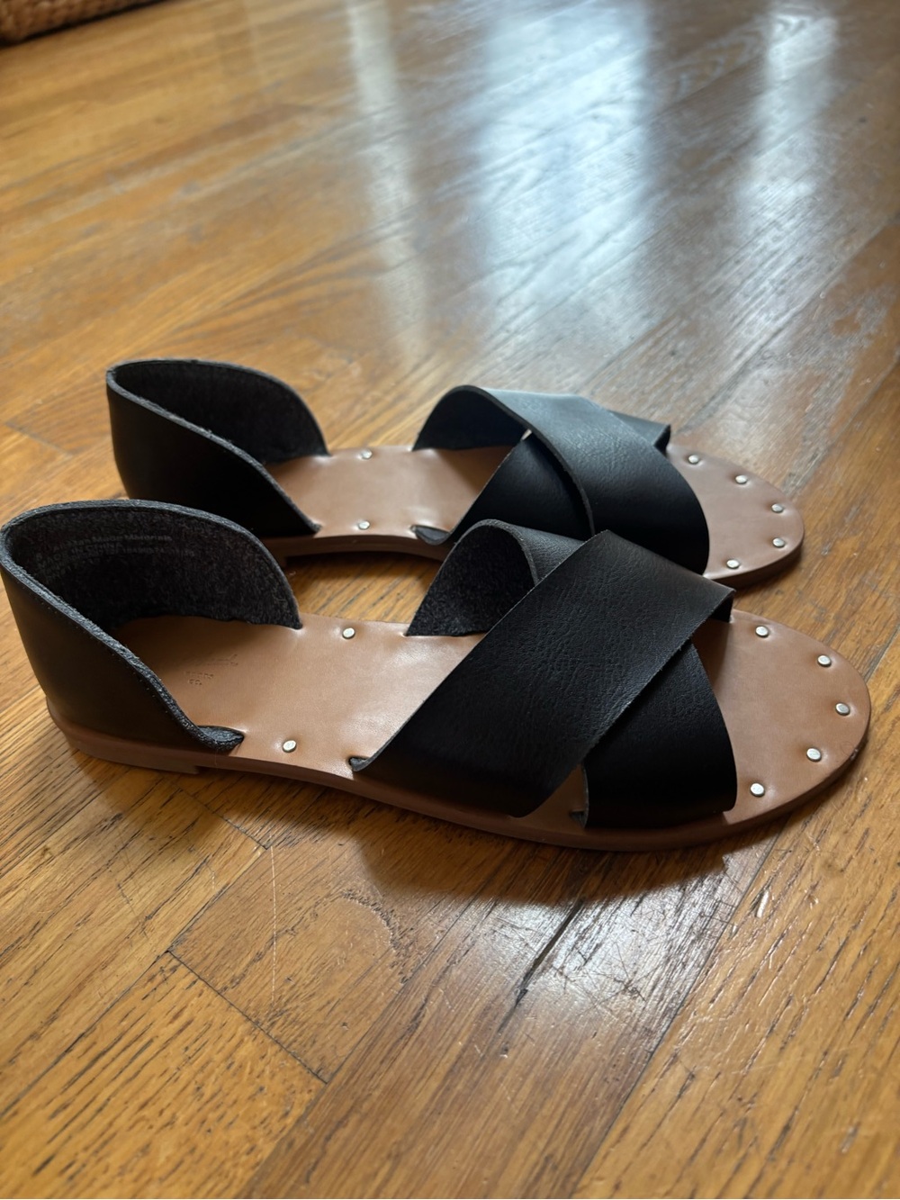 Universal Thread Black Crisscross Leather Flat Sandals - Picture 2 of 6